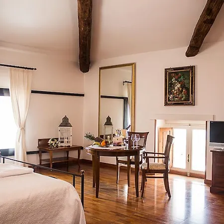 Ristorante Le Clarisse 호텔 4*